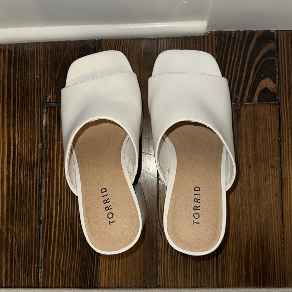 torrid White Platform Mule Heels - Picture 4 of 5